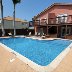 * Big Pool *Friendly 2  bedroom *75 yards to Beach (Campeche Triplex – B – Two Bedroom)
