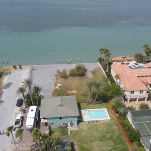 * Sunset Dreams off Bay * Large Home sleeps 14 * (Madre Azul Bay House)
