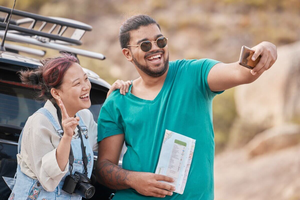 couple travelling